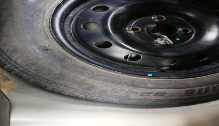 2013 Maruti Swift VXI, Petrol, Manual, 1,18,527 km, tyre