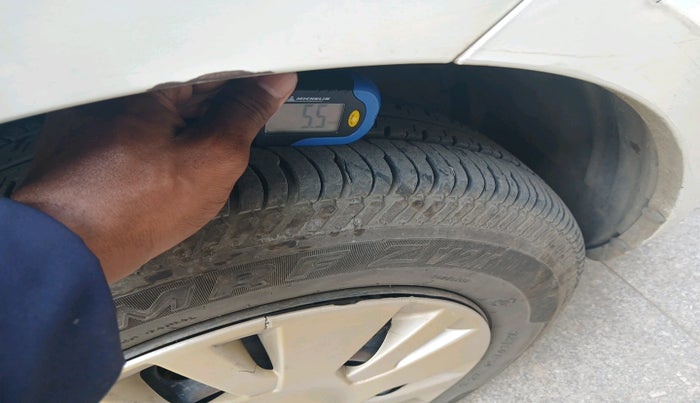 2013 Maruti Swift VXI, Petrol, Manual, 1,18,527 km, tyre