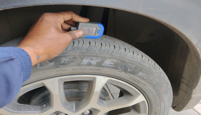 2022 Maruti XL6 ZETA AT, Petrol, Automatic, 26,441 km, tyre