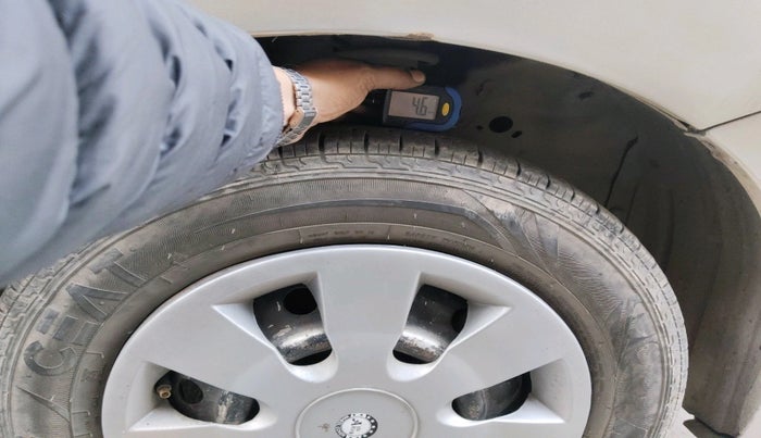 2013 Maruti Wagon R 1.0 LXI CNG, Petrol, Manual, 88,461 km, tyre