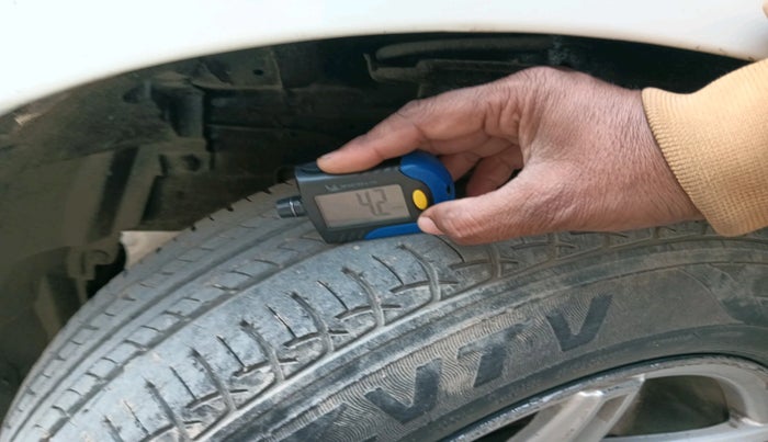 2016 Maruti Swift VXI, Petrol, Manual, 2,06,505 km, tyre