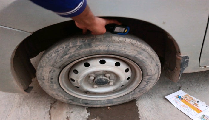 2013 Maruti Wagon R 1.0 LXI CNG, Petrol, Manual, 33,982 km, tyre