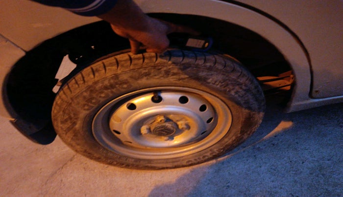 2013 Maruti Wagon R 1.0 LXI CNG, Petrol, Manual, 33,982 km, tyre