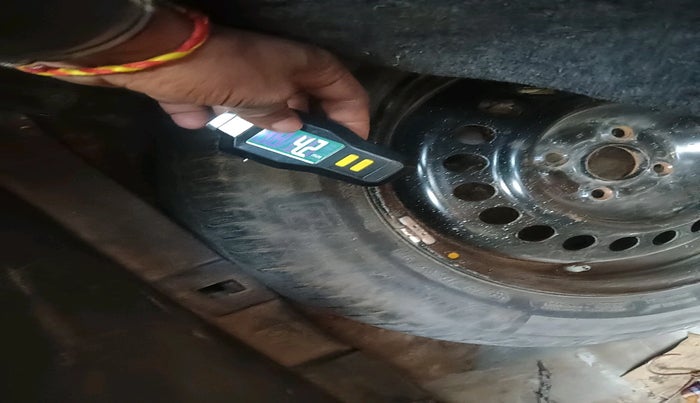 2010 Honda City 1.5L I-VTEC V MT, Petrol, Manual, 1,15,691 km, tyre