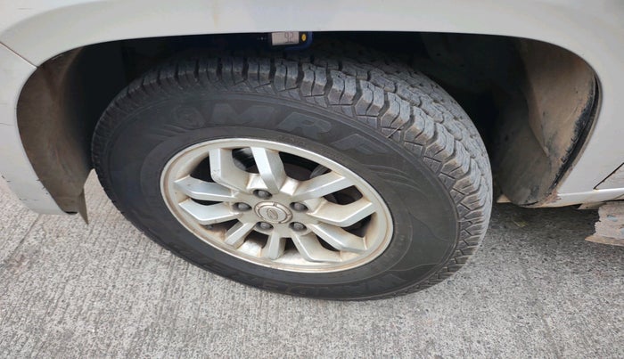 2015 Mahindra TUV300 T8, Diesel, Manual, 1,07,977 km, tyre