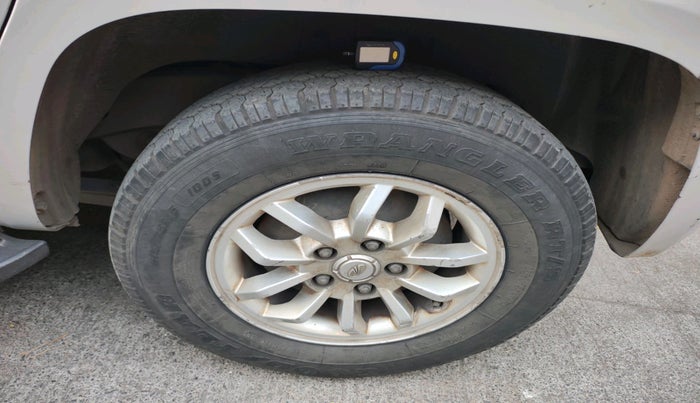 2015 Mahindra TUV300 T8, Diesel, Manual, 1,07,977 km, tyre