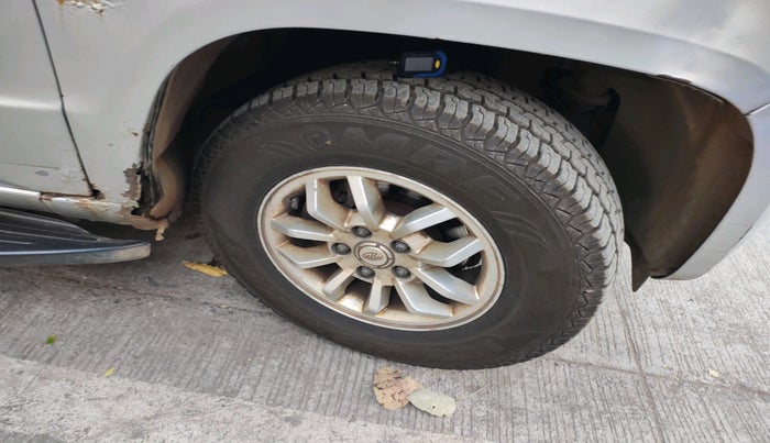 2015 Mahindra TUV300 T8, Diesel, Manual, 1,07,977 km, tyre