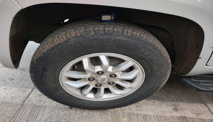 2015 Mahindra TUV300 T8, Diesel, Manual, 1,07,977 km, tyre