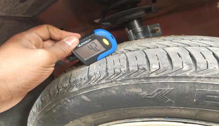 2013 Maruti Swift VXI, Petrol, Manual, 1,19,818 km, tyre