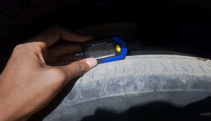 2015 Mahindra XUV500 W8, Diesel, Manual, 1,28,000 km, tyre