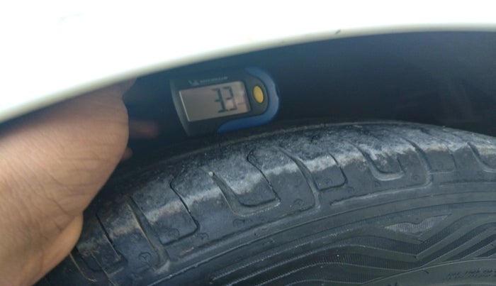 2012 Hyundai i10 ERA 1.1, Petrol, Manual, 76,931 km, tyre