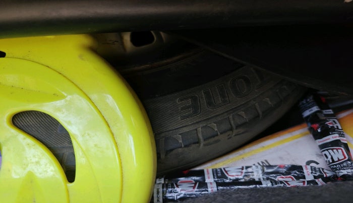 2011 Maruti Alto LXI CNG, Petrol, Manual, 1,02,620 km, tyre