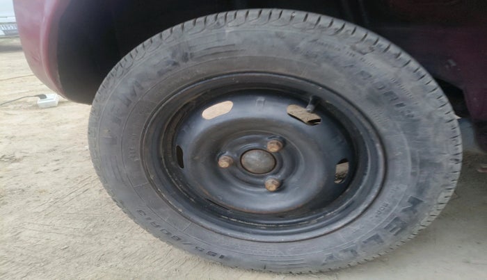 2016 Datsun Redi Go T, Petrol, Manual, 7,60,033 km, tyre