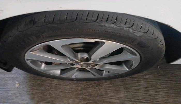 2016 Hyundai Elite i20 ASTA 1.2, Petrol, Manual, 73,000 km, tyre