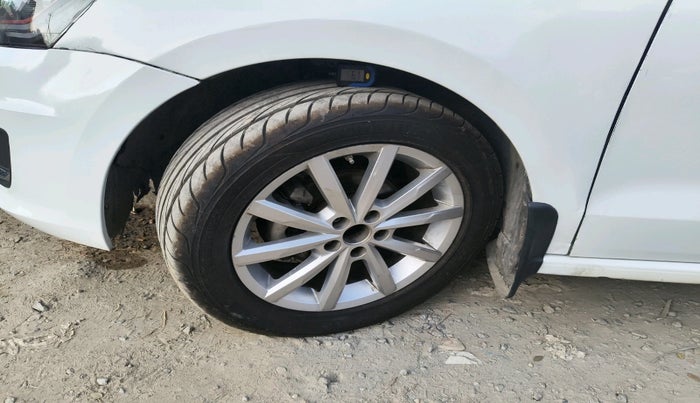 2018 Volkswagen Vento HIGHLINE PETROL AT, Petrol, Automatic, 79,469 km, tyre