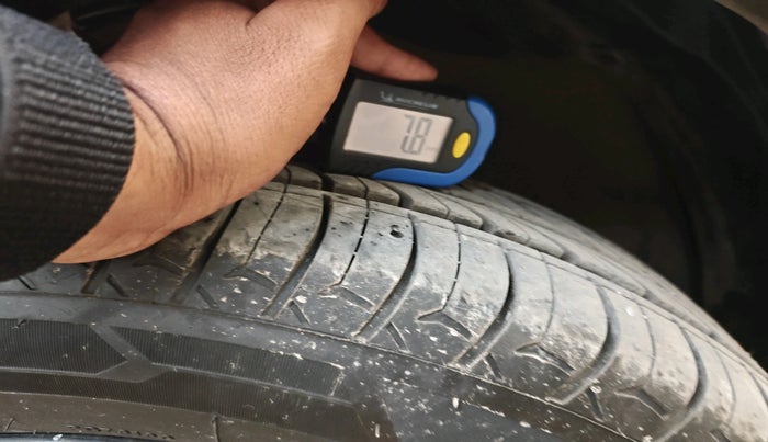 2022 Maruti XL6 ALPHA AT, Petrol, Automatic, 45,334 km, tyre