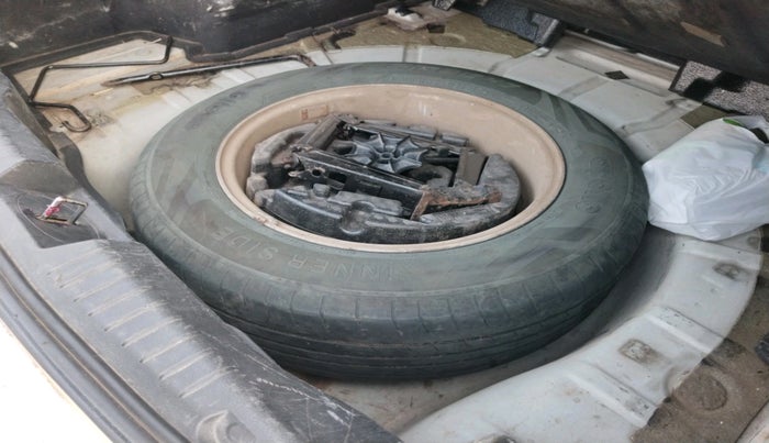 2011 Chevrolet Cruze LT, Diesel, Manual, 1,08,889 km, tyre