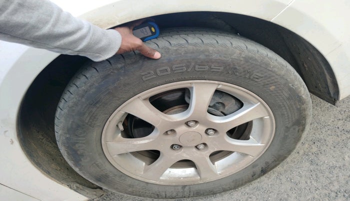 2011 Chevrolet Cruze LT, Diesel, Manual, 1,08,889 km, tyre