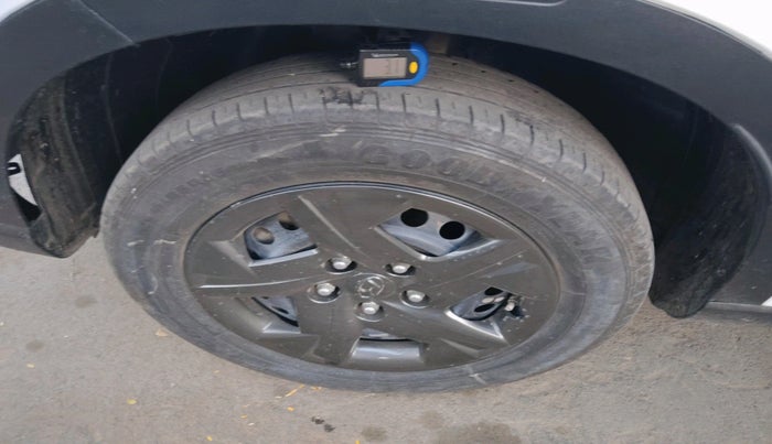 2023 Hyundai VENUE SX 1.2 PETROL, Petrol, Manual, 38,000 km, tyre