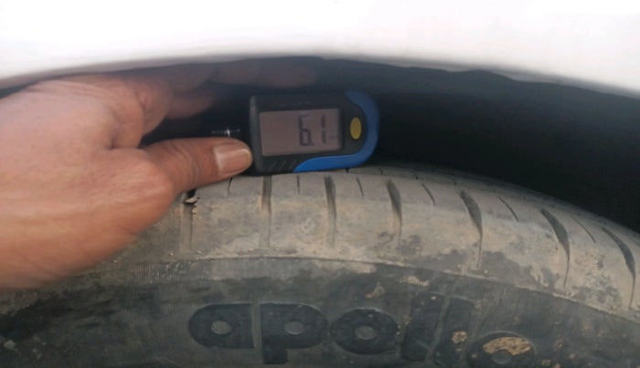 2013 Volkswagen Vento COMFORTLINE DIESEL 1.6, Diesel, Manual, 1,70,093 km, tyre