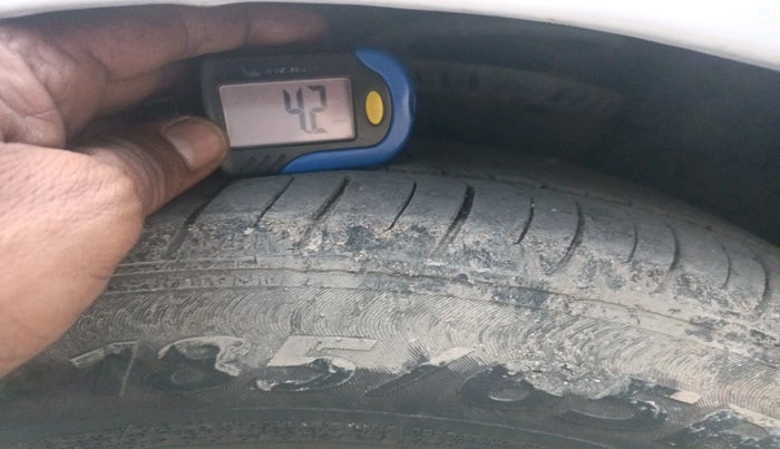 2013 Volkswagen Vento COMFORTLINE DIESEL 1.6, Diesel, Manual, 1,70,093 km, tyre