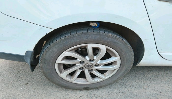 2014 Renault Fluence 1.5 E4, Diesel, Manual, 1,04,656 km, tyre