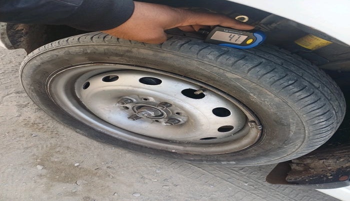 2019 Tata Tiago XE PETROL, Petrol, Manual, 1,20,216 km, tyre