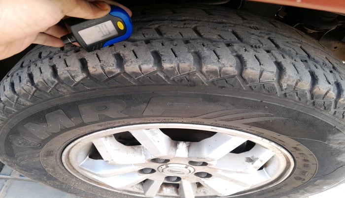 2017 Mahindra TUV300 T8, Diesel, Manual, 89,448 km, tyre