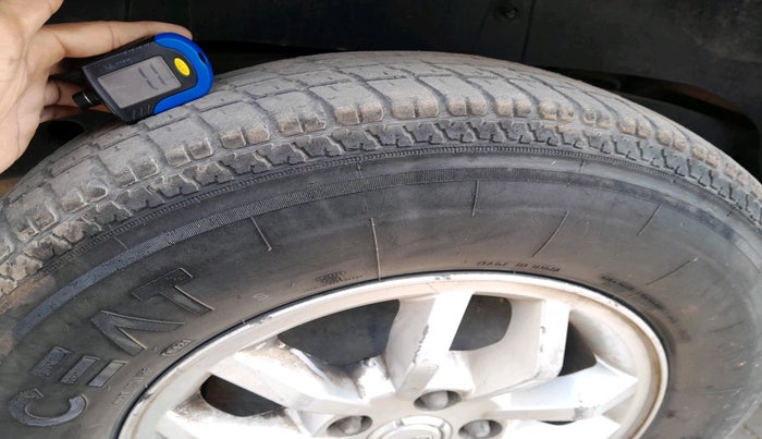 2017 Mahindra TUV300 T8, Diesel, Manual, 89,448 km, tyre