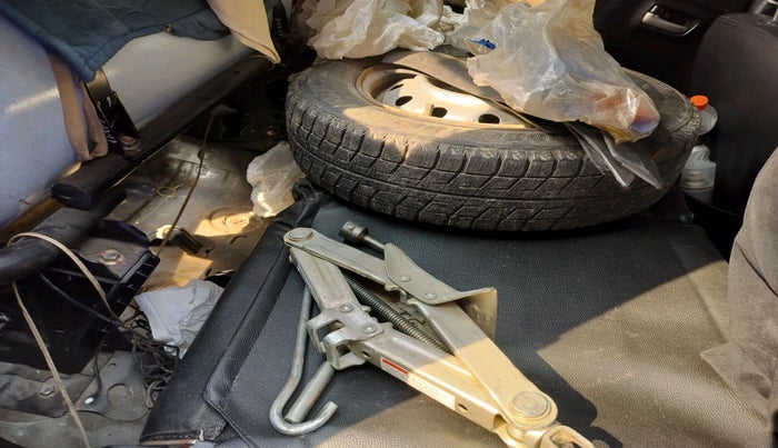 2017 Maruti Wagon R 1.0 LXI CNG, Petrol, Manual, 61,146 km, tyre