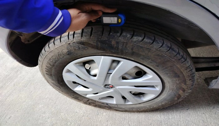 2017 Maruti Wagon R 1.0 LXI CNG, Petrol, Manual, 61,146 km, tyre