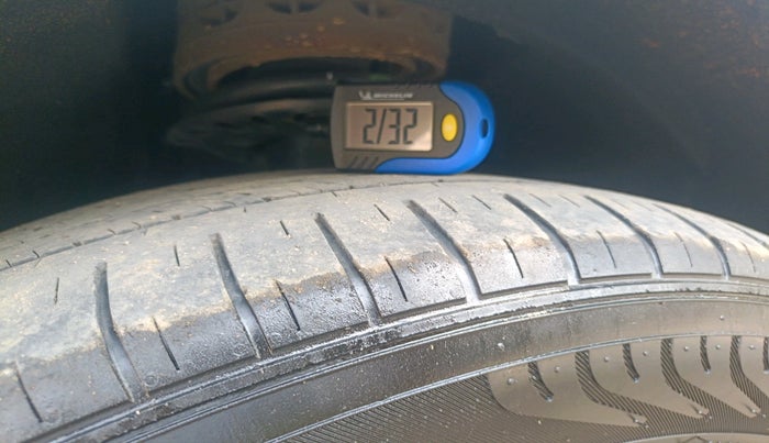 2022 Mahindra XUV700 AX 7 LUXURY D AT 7 STR, Diesel, Automatic, 1,43,365 km, tyre