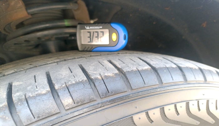 2022 Mahindra XUV700 AX 7 LUXURY D AT 7 STR, Diesel, Automatic, 1,43,365 km, tyre