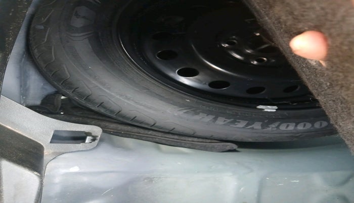 2023 Maruti FRONX DELTA PLUS 1.2L AGS, Petrol, Automatic, 31,737 km, tyre