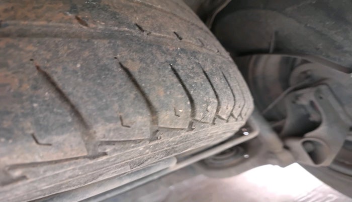 2016 Nissan Terrano XL (P), Petrol, Manual, 97,781 km, tyre