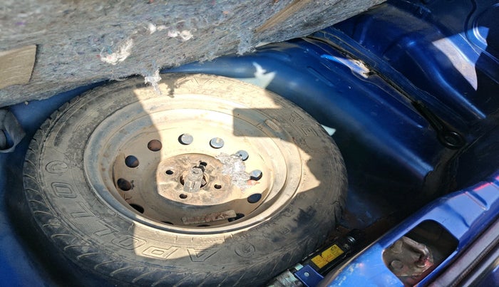 2012 Hyundai Eon MAGNA +, Petrol, Manual, 50,037 km, tyre