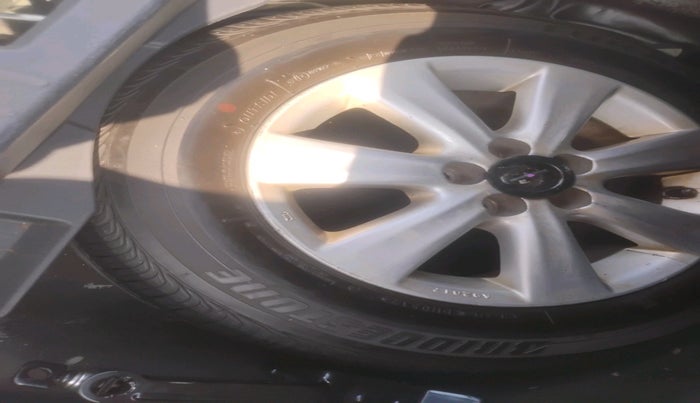 2011 Toyota Corolla Altis GL DIESEL, Diesel, Manual, 1,17,028 km, tyre