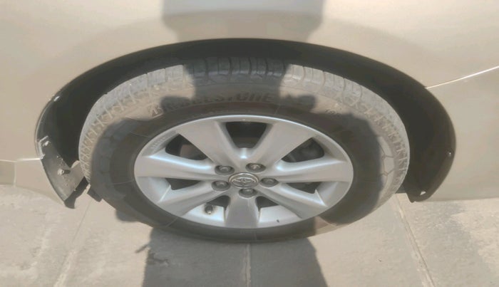 2011 Toyota Corolla Altis GL DIESEL, Diesel, Manual, 1,17,028 km, tyre