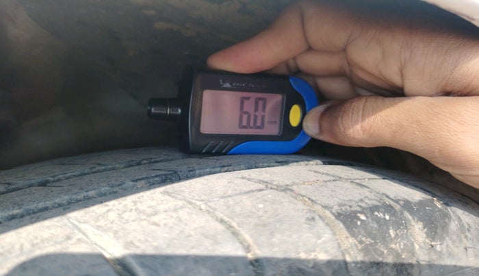 2011 Hyundai i20 SPORTZ (O) 1.2, Petrol, Manual, 1,53,393 km, tyre