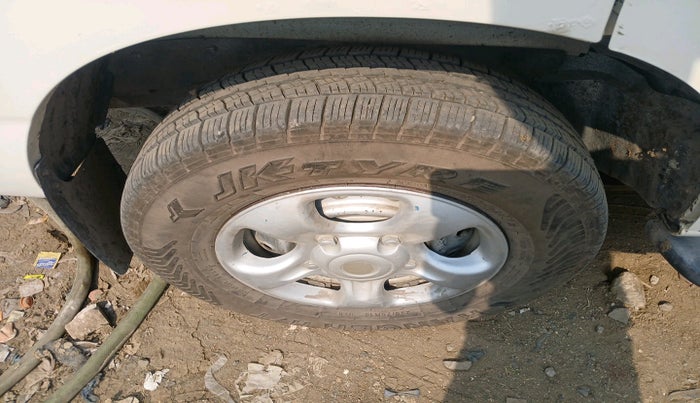 2012 Mahindra Scorpio LX BS-III, Diesel, Manual, 1,76,379 km, tyre