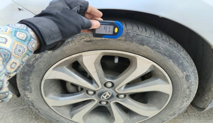 2017 Hyundai Xcent SX 1.2 (O), Petrol, Manual, 1,04,763 km, tyre