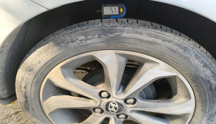 2017 Hyundai Xcent SX 1.2 (O), Petrol, Manual, 1,04,763 km, tyre