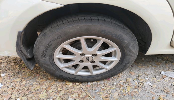 2019 Mahindra E VERITO D6, Electric, Automatic, 67,195 km, tyre