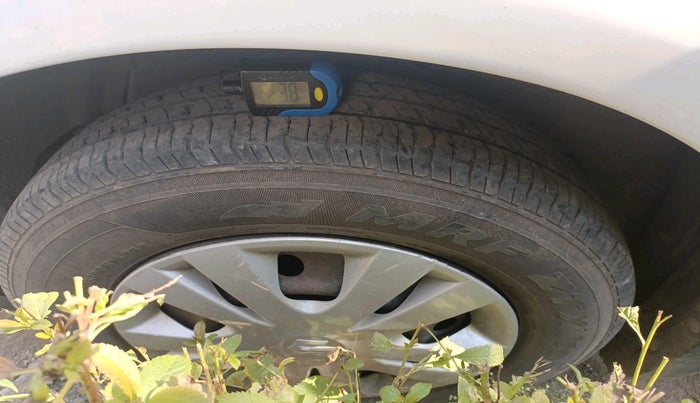 2014 Maruti Swift Dzire VXI, Petrol, Manual, 1,53,289 km, tyre