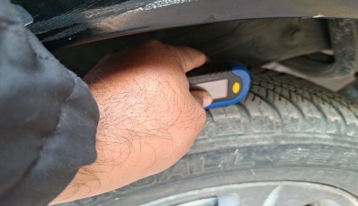 2016 Renault Lodgy 110 PS RXZ 7 STR, Diesel, Manual, 1,59,098 km, tyre