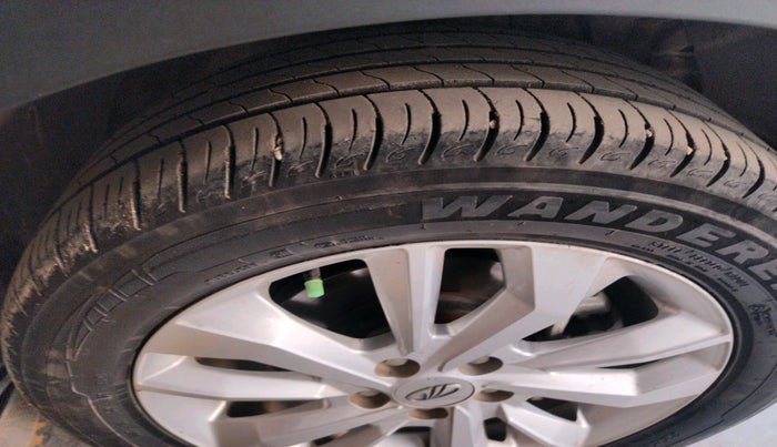 2021 Mahindra XUV300 W8 1.2 PETROL, Petrol, Manual, 23,865 km, tyre