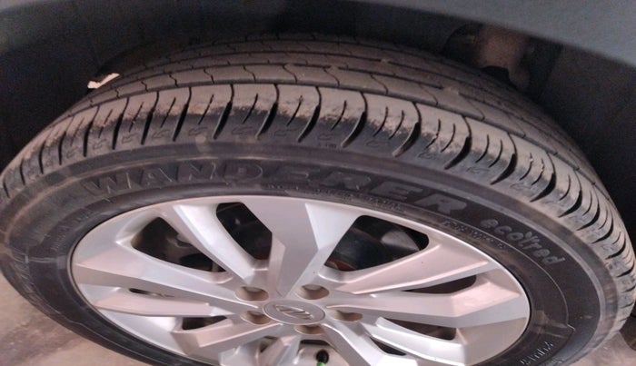 2021 Mahindra XUV300 W8 1.2 PETROL, Petrol, Manual, 23,865 km, tyre