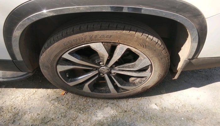 2024 MG HECTOR SAVVY PRO 1.5 TURBO CVT PETROL, Petrol, Automatic, 42,945 km, tyre