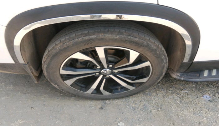 2024 MG HECTOR SAVVY PRO 1.5 TURBO CVT PETROL, Petrol, Automatic, 42,945 km, tyre