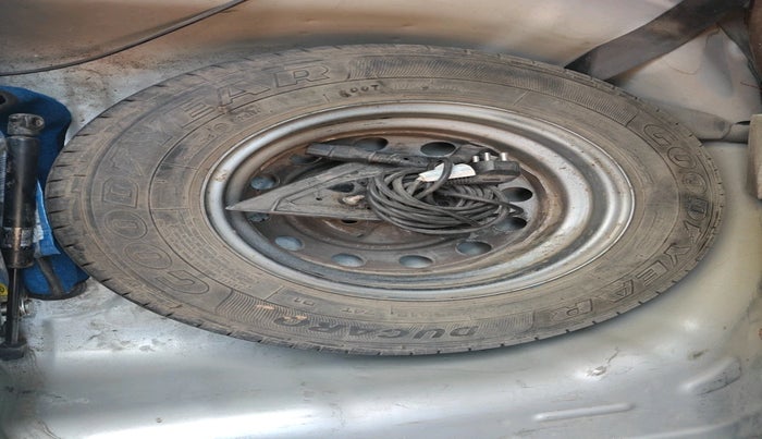 2012 Hyundai Eon ERA +, Petrol, Manual, 56,120 km, tyre